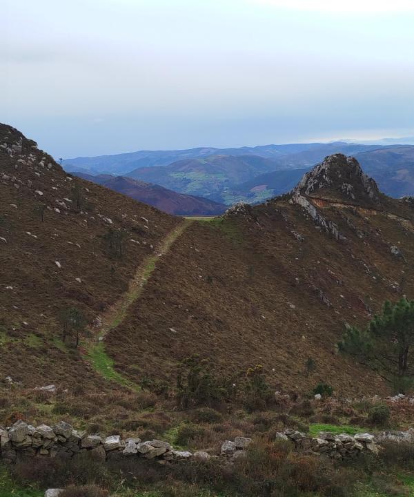 Sendero Ruta de La Pistola (Navia)